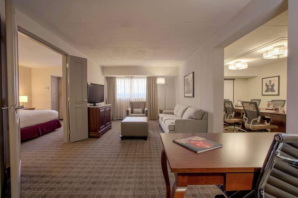 Doubletree Suites By Hilton Nashville Airport Room photo